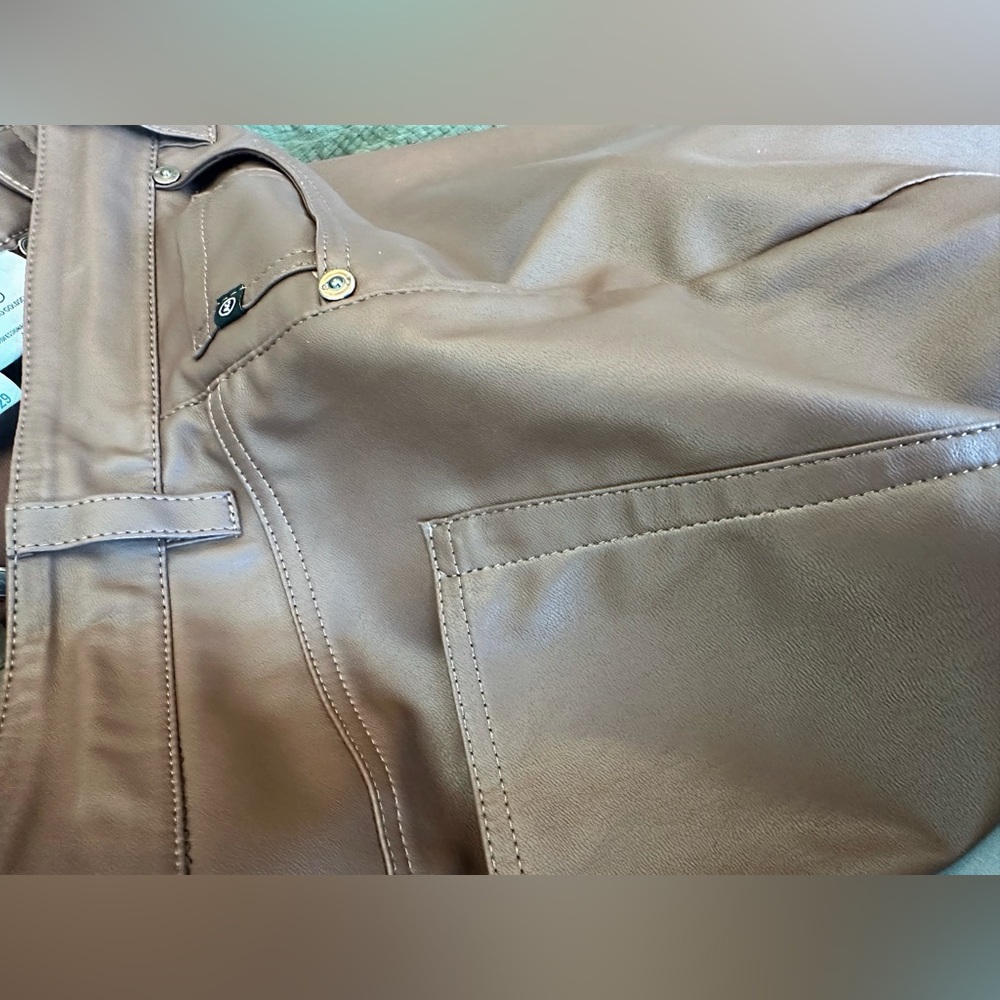 AG Adriano Goldschmied Alexxis Vegan Leather Straight Pants Chestnut Brown NWOT - Picture 3 of 8
